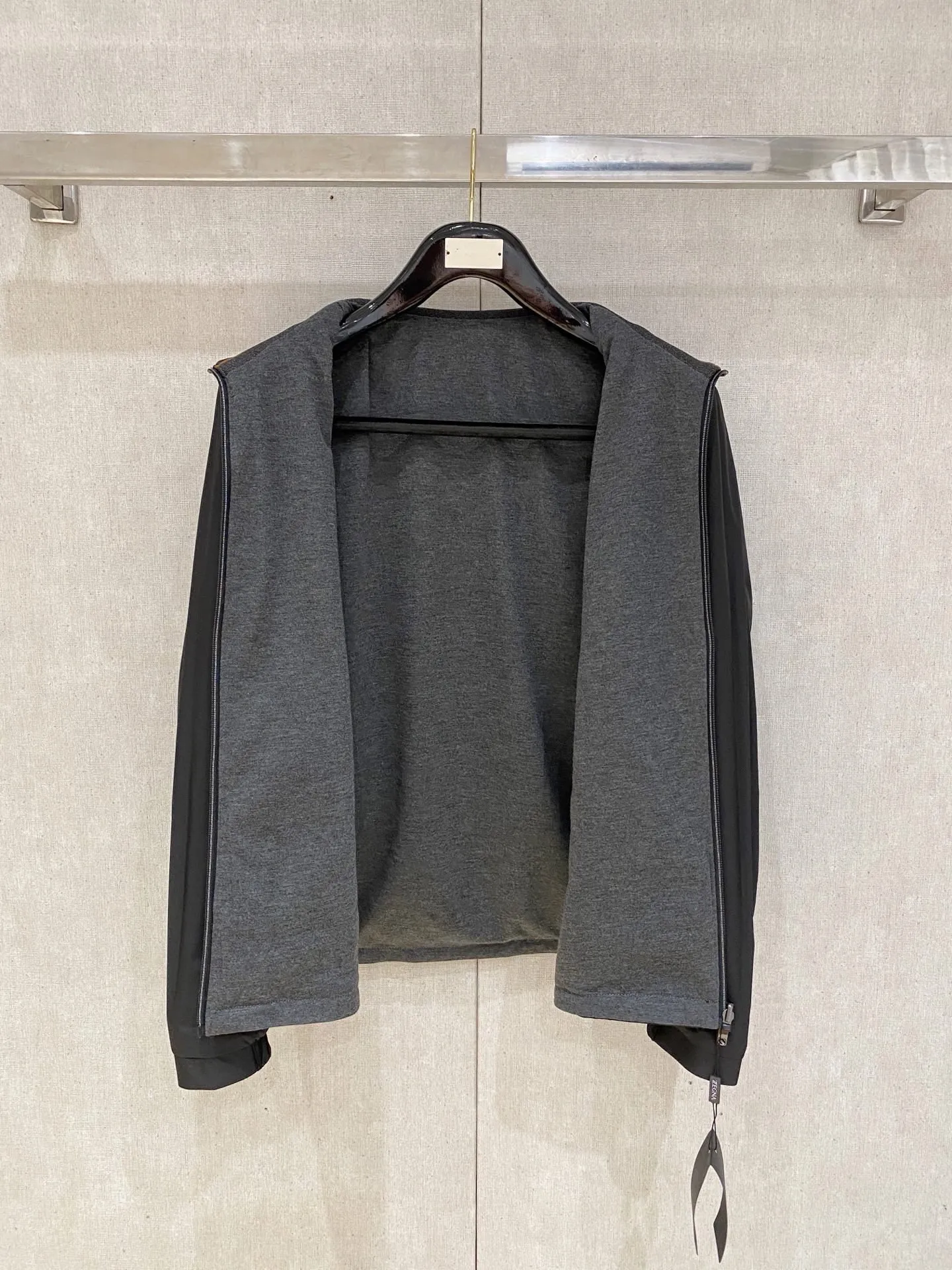 ZEGNA ✅ ： ， ， ； ， 。 ， ， 。 ✅ ：Classic ， ， ， ， 。 ✅ ： ， ， ； ， logo， ， 。 ： 、Cream White、Black。 ✅ ： ， ， ， 、 、 ， Versatile 。 Sizes：M-4XL